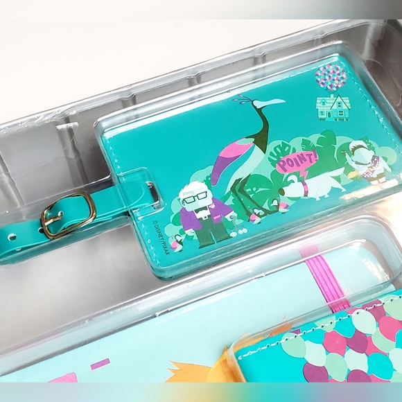 Disney Parks Explore The Wilderness with Pixar's 'Up' Travel Gift Set - Picture 5 of 6